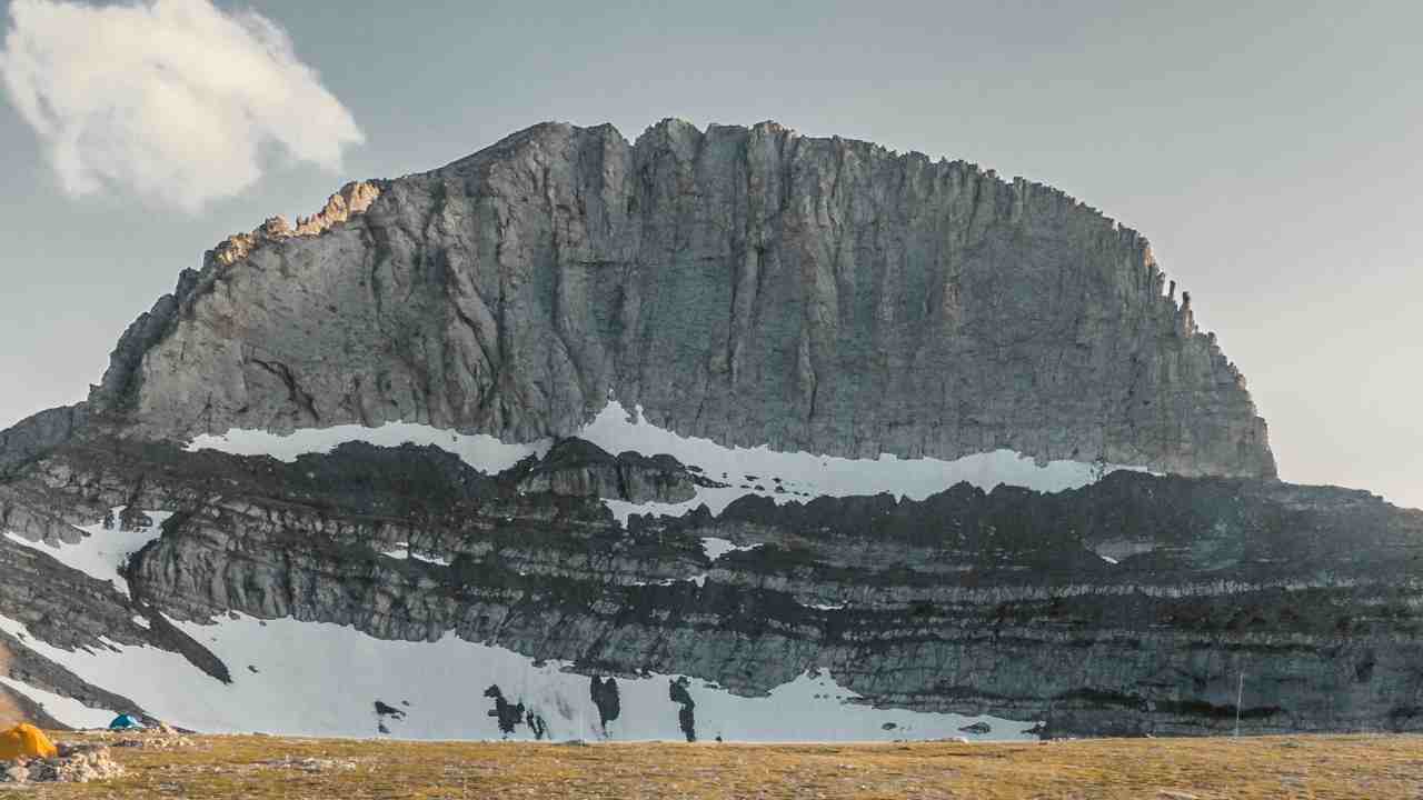 Famoso come il BORGO DI ZEUS, è il posto più cool della nostra Penisola | Manca solo l’Olimpo, poi è tutto uguale