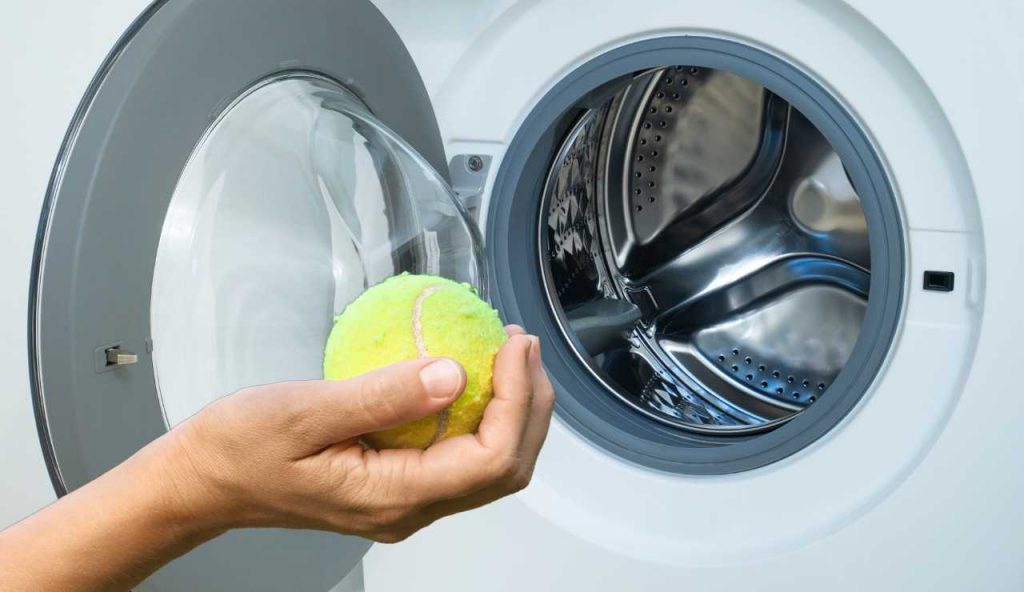 Pallina da tennis in lavatrice - Foto Canva - Corrierecomo.it