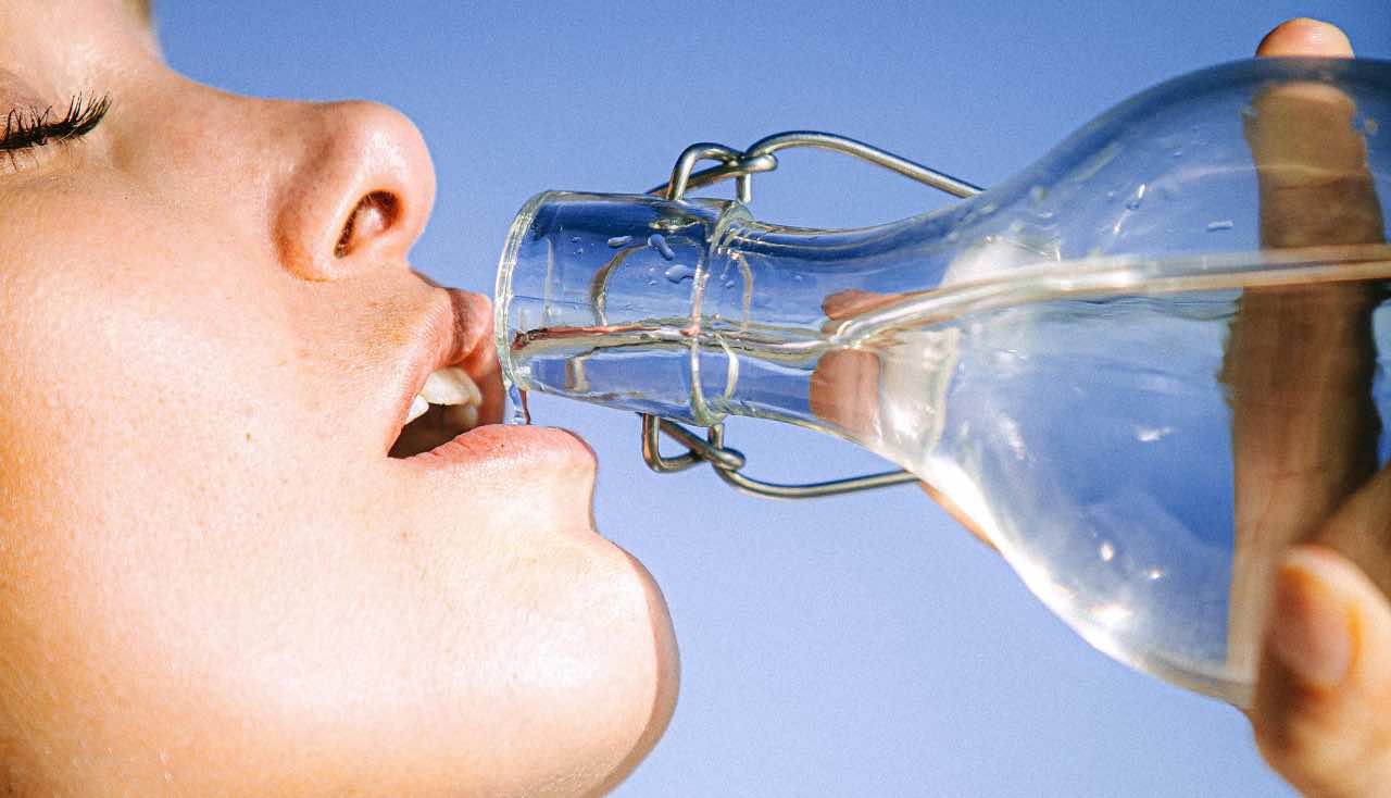 Batteri patogeni nell’acqua: panico in Italia | Conferma dalle analisi scientifiche