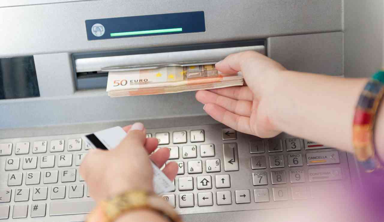 banca prelievo soldi - corrierecomo