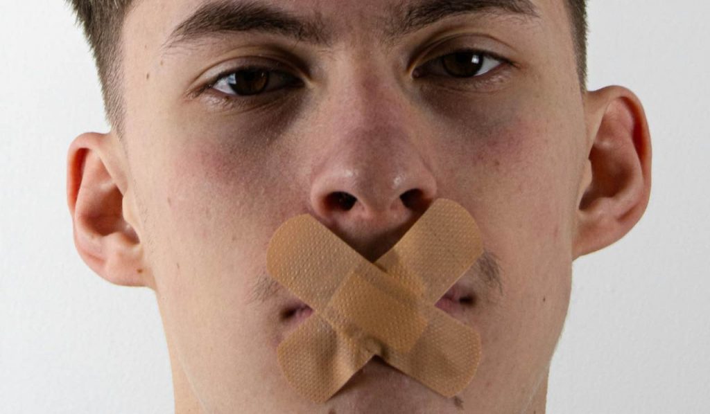 censura - bocca chiusa - pexels - corrierecomo