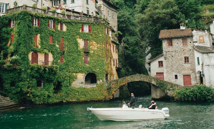 lago di como case e giro in barca - pexels- corrierecomo