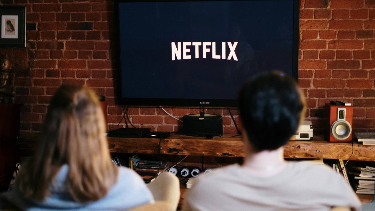 Netflix non ha mai lanciato una serie tv così bella: altro che La Casa di Carta | Non riuscirai a staccarti dallo schermo