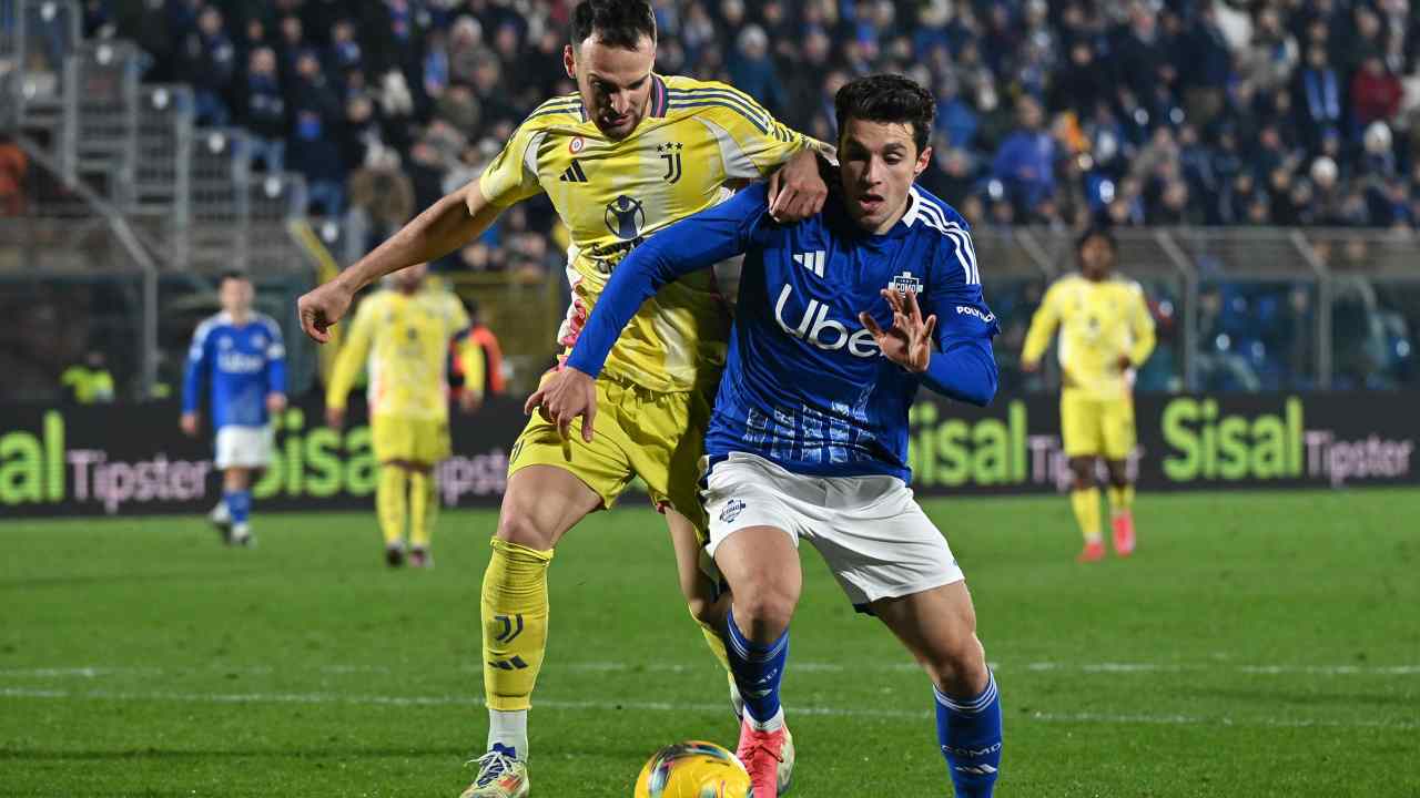 Domani torna la Serie A: domenica alle 12.30 Como-Juventus | Le possibili scelte degli allenatori