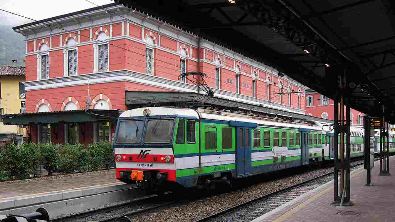 Stazione di Como imbrattata: denunciato uomo dalla Polizia | Aveva già diversi precedenti