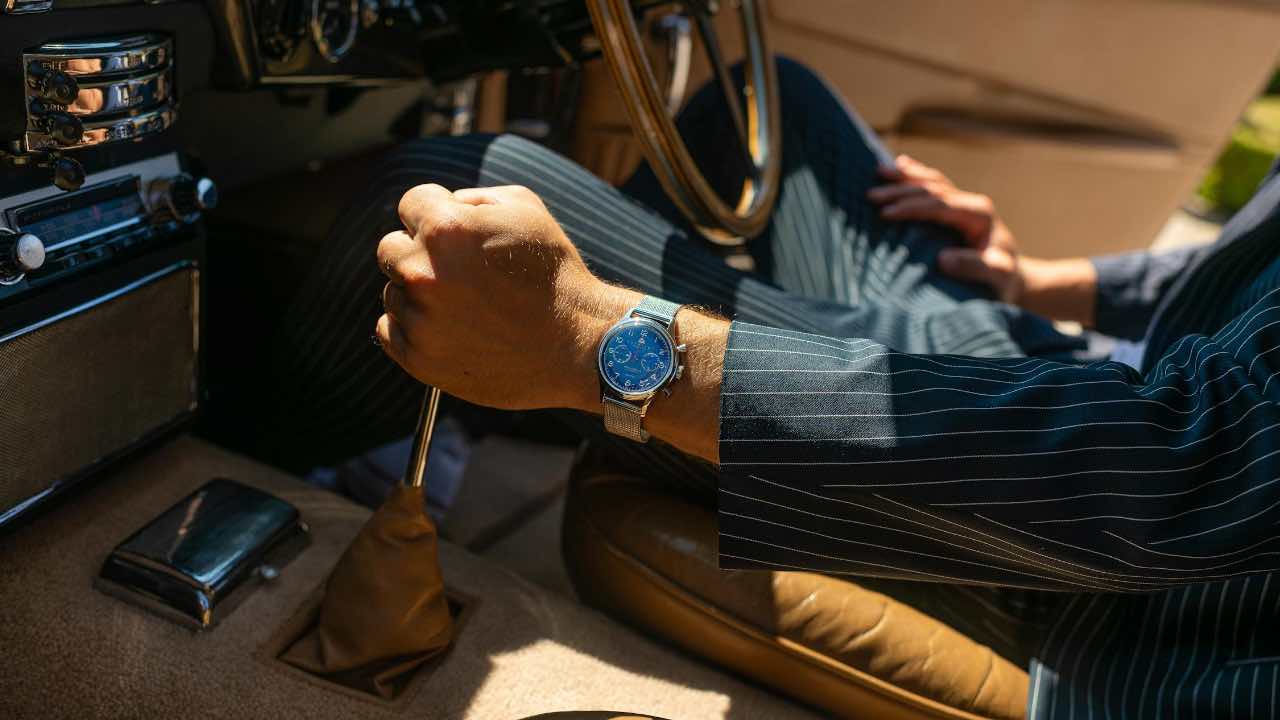 Orologio-al-polso-in-auto-Pexels- corrierecomo