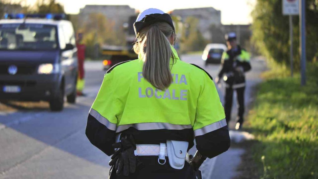 Problemi di traffico a Como nella giornata di ieri: semafori bloccati, interviene la Polizia locale