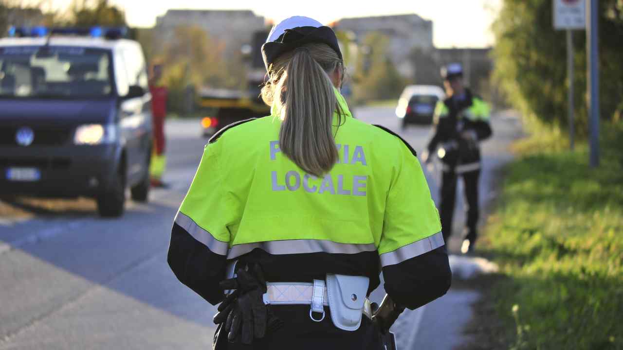 Problemi di traffico a Como nella giornata di ieri: semafori bloccati, interviene la Polizia locale