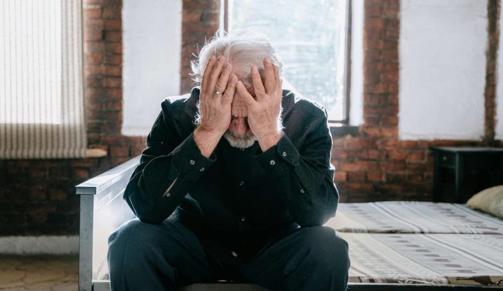 Uomo piange e si dispera - pexels- corrierecomo