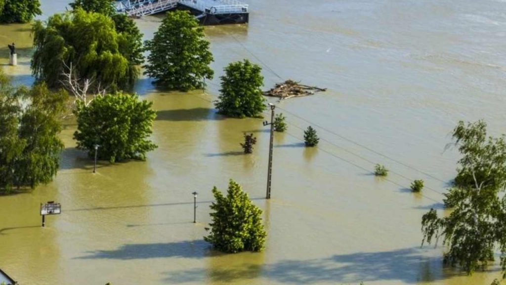 Como invasa dai detriti post alluvione: rimuoverli costerà caro al comune