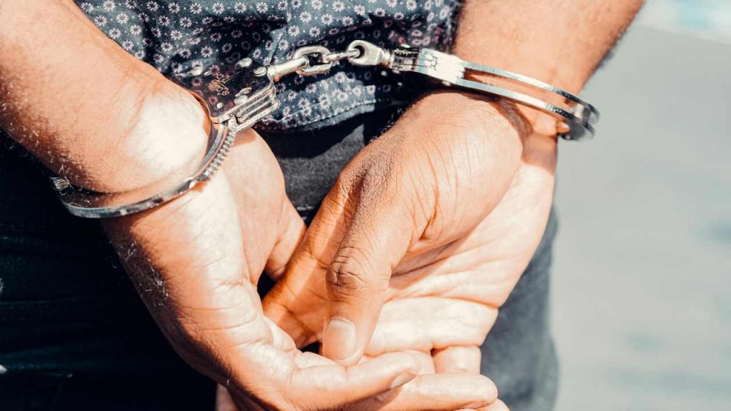 Arrestato un 25enne a Como: portava la droga in casa delle persone | Si spacciava per un ragazzo delle consegne