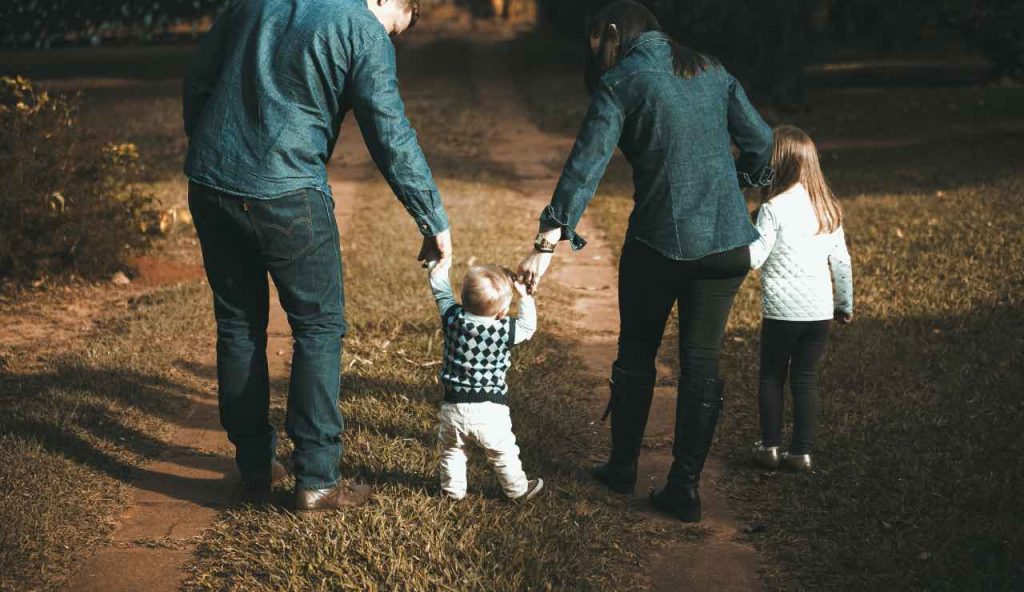 famiglia bambini - pexels - corrierecomo