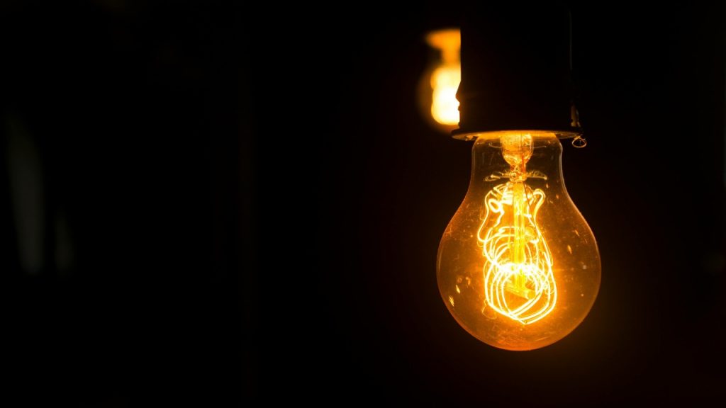 lampadina-pexels- corrierecomo