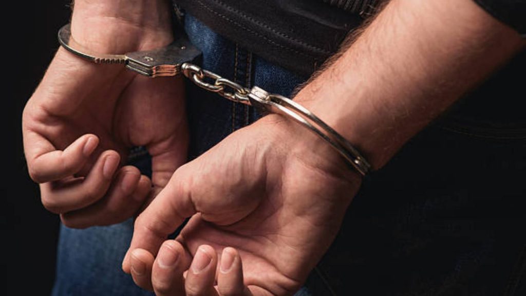 Donna perseguitata a Como: arrestato un 48enne | Accusato di minacce e percosse