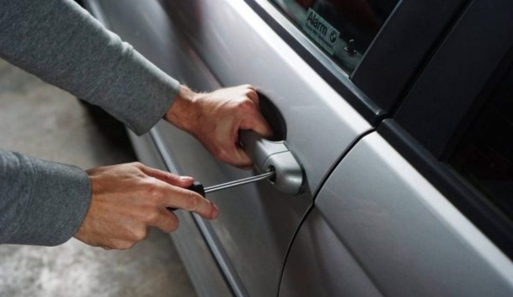 Furti d’auto, la tecnica “CAN” dilaga | C’è un punto da blindare subito: i ladri lo colpiscono in 30 secondi