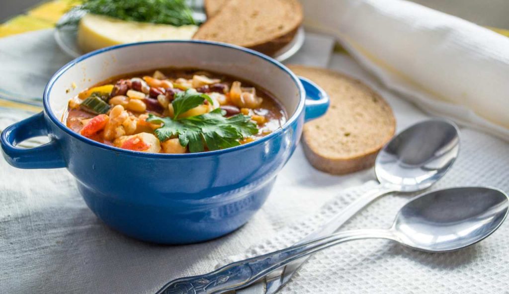 ZUPPE CALDE DA DUE SOLDI | Ricette semplici e gustose per l’inverno: svelato l’ingrediente “furbo”