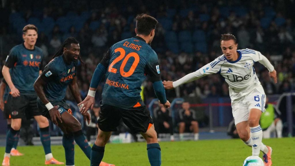 Buon punto del Como a Napoli, ma Fabregas si mangia le mani | Morata sbaglia un rigore